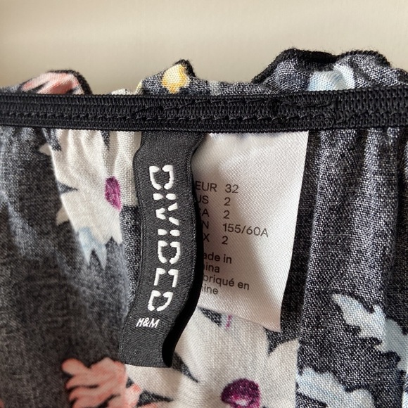 H&M floral romper size 2 - Picture 3 of 3